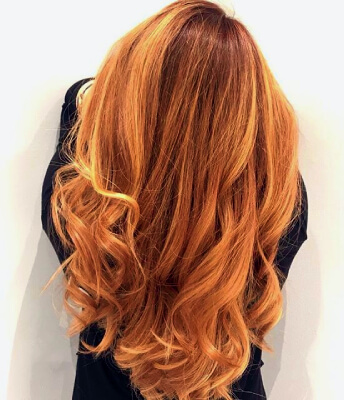 Vilken frisör är bäst i Stockholm? Röd balayage av Colours by Jenny Hansson, en frisör i Stockholm.